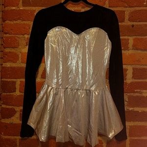 *SOLD* Wome Dance/Party Metallic Silver & Mesh Top